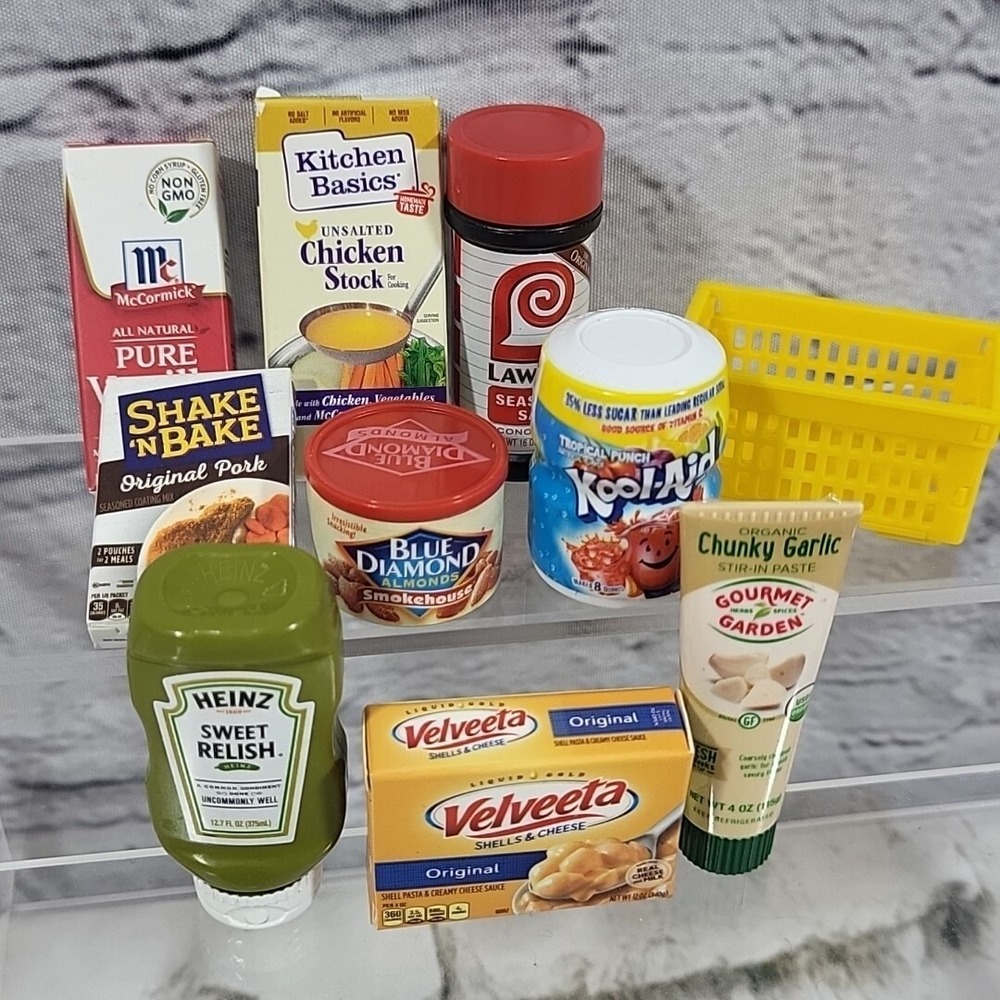 Zuru Mini Brands 10 Piece Lot Groceries with Basket‎